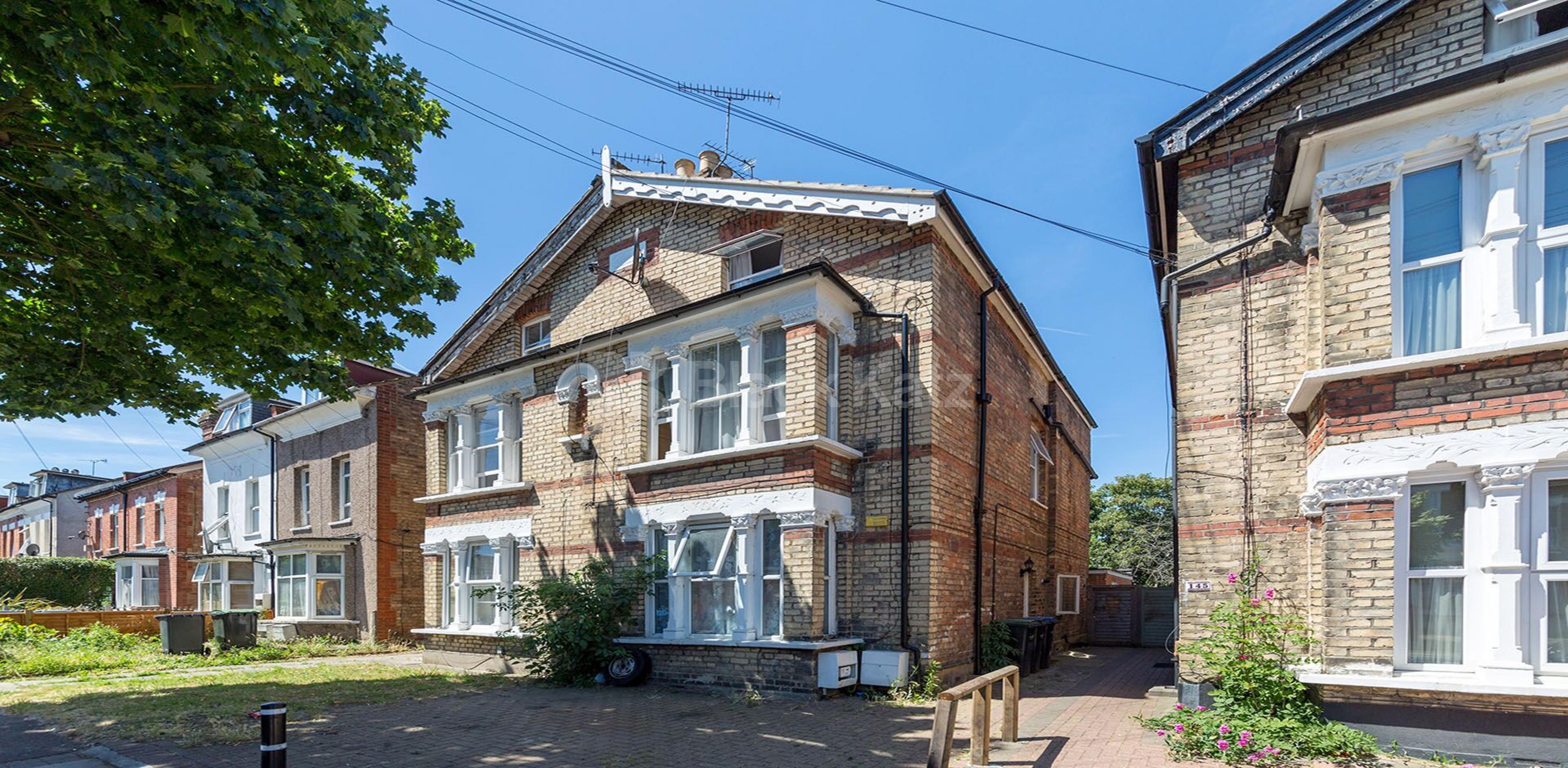 			GREAT VALUE !, 3 Bedroom, 1 bath, 1 reception Flat			 Whittington Road, Bounds Green N22